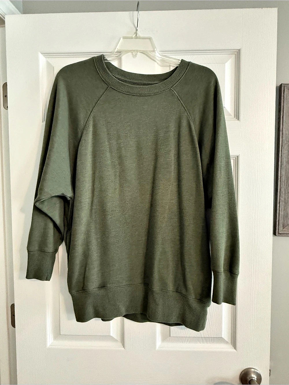 Aerie Olive Raglan Sweatshirt Medium